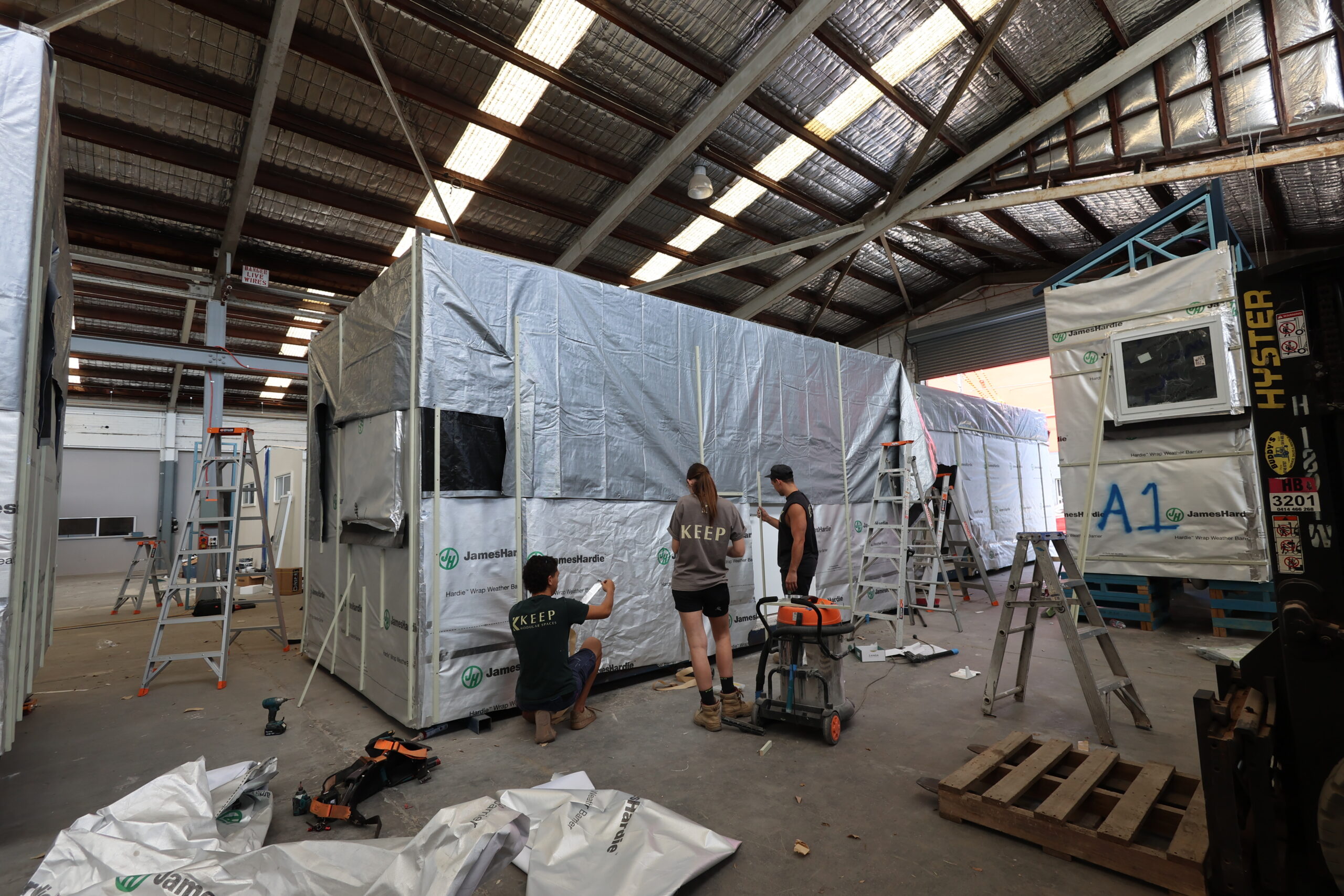 Keep Modular Team with modular building